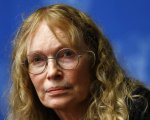 Mia Farrow accusata di aver rimosso la figlia defunta dalla foto di famiglia
