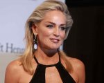 Sharon Stone svela il consiglio che Mick Jagger le diede per dormire: 'La mia stanza era una tomba'