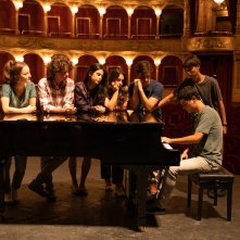 La compagnia del cigno: il cast in una scena