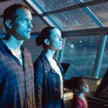 Godzilla Vs Kong: Alexander Skarsgard ed Eiza Gonzalez in una scena