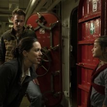 Godzilla Vs Kong: Alexander Skarsgard, Rebecca Hall e Kaylee Hottle in una scena