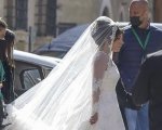 Lady Gaga vestita da sposa nelle nuove foto dal set di House of Gucci
