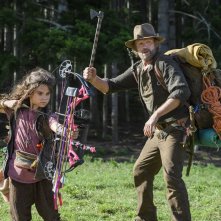 Love and Monsters: Michael Rooker e Ariana Greenblatt in in una scena