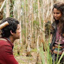 Love and Monsters: Dylan O'Brien con Ariana Greenblatt in una scena