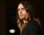 House of Gucci: un irriconoscibile Jared Leto con Lady Gaga nelle nuove foto dal set