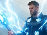 Thor: Love and Thunder, Chris Hemsworth svela in un video il nuovo look del supereroe