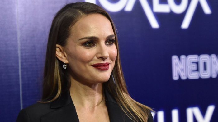 Natalie Portman star de I giorni dell'abbandono, tratto dal libro di Elena Ferrante