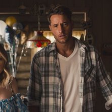 This is Us 5: Justin Hartley, Caitlin Thompson in una scena
