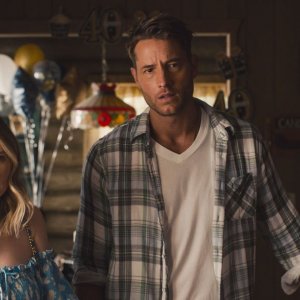 This is Us 5: Justin Hartley, Caitlin Thompson in una scena