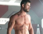 Chris Hemsworth: il lavoro che faceva prima di diventare famoso aveva a che fare con donne incinte e tiralatte