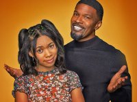Papà non mettermi in imbarazzo! la recensione: Jamie Foxx prova a far ridere in una sitcom familiare
