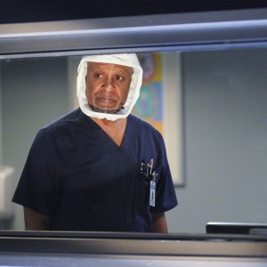 Grey’s Anatomy 17: James Pickens Jr in una scena