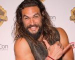 Jason Momoa fa una sorpresa alla figlia di Dwayne Johnson per il suo compleanno (VIDEO)