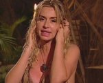 Valeria Marini, lite con coltello a Supervivientes: “Sei pazza!”