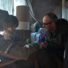 Anna: il regista Niccolò Ammaniti durante le riprese della serie Sky Original