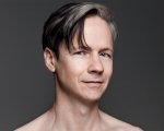 Joe Exotic: John Cameron Mitchell interpreterà la star di Tiger King nella serie biografica  NBCUniversal