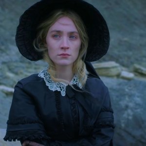 Ammonite - Sopra un'onda del mare: Saoirse Ronan in una scena