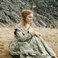 Ammonite - Sopra un'onda del mare: Saoirse Ronan in una scena del film