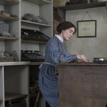 Ammonite - Sopra un'onda del mare: Kate Winslet durante una scena