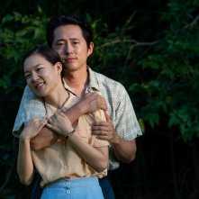 Minari: Steven Yeun e Yeri Han in una scena