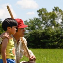 Minari: Steven Yeun e Alan S. Kim in una scena