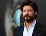 Alvaro Morte de La casa di carta e Rodrigo Santoro star della serie Amazon Boundless