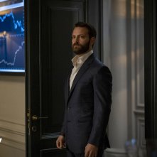 Diavoli 2: Alessandro Borghi in una scena della serie Sky
