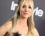 Kaley Cuoco svela quale attore le ha insegnato come fare sesso per finta sul set