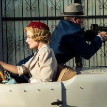 Dreamland: Margot Robbie e Finn Cole in una scena d'azione