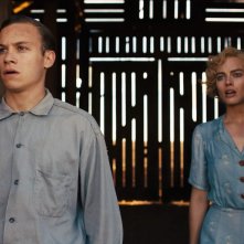 Dreamland: Margot Robbie e Finn Cole in un fienile