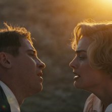 Dreamland: Margot Robbie con Finn Cole in una scena