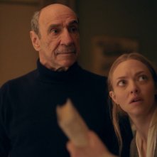 L'apparenza delle cose: F .Murray Abraham e Amanda Seyfried in una scena