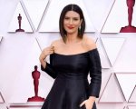 Oscar 2021: Laura Pausini, il suo vestito sul red carpet è da diva (FOTO)