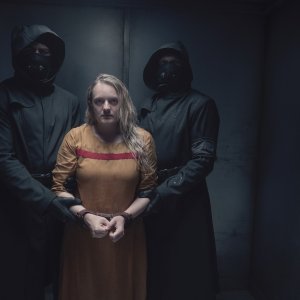 The Handmaid’s Tale 4: Elisabeth Moss in una foto di scena