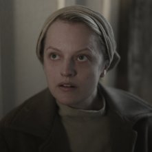 The Handmaid’s Tale 4: Elisabeth Moss in una scena