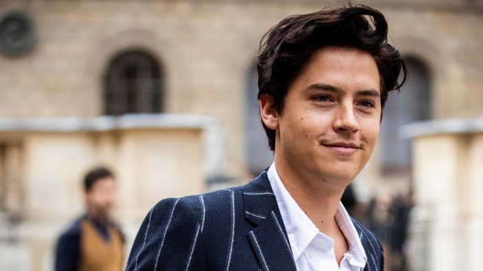 Cole Sprouse star del film Moonshot accanto a Lana Condor