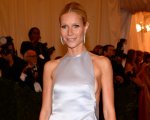 Gwyneth Paltrow e quell'abito osé al Met Gala: 'Bisogna tirare fuori le armi'