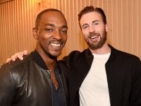 Anthony Mackie spiega la differenza tra il suo Captain America e quello di Chris Evans