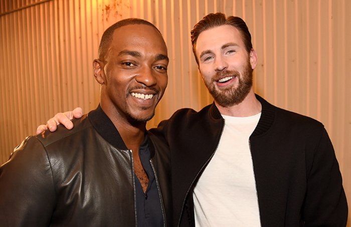 Anthony Mackie spiega la differenza tra il suo Captain America e quello di Chris Evans