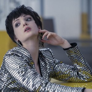 Jupiter's Legacy: Elena Kampouris in una scena della serie Netflix