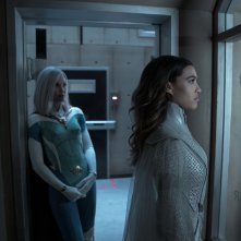 Jupiter's Legacy: Leslie Bibb e Kara Royster in una scena della serie Netflix