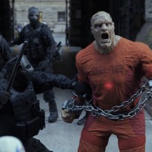 Jupiter's Legacy: Tyler Mane in una scena della serie Netflix