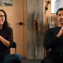 Mythic Quest 2: Rob McElhenney e Charlotte Nicdao in una scena