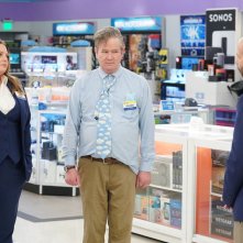 Superstore: Lauren Ash e Mark McKinney in una scena sella stagione 6