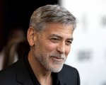 George Clooney ha rifiutato un giro in moto con il  Principe Harry? Ecco com'è andata la storia