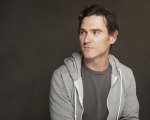 Billy Crudup protagonista della serie Apple TV+ Hello Tomorrow!