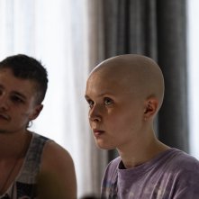 Babyteeth - Tutti i colori di Milla: Eliza Scanlenin una sequenza con i capelli rasati