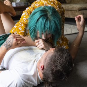 Babyteeth - Tutti i colori di Milla: Eliza Scanlenin una scena