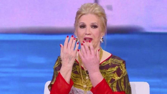 Isola dei Famosi 2021: Iva Zanicchi abbandona lo studio e corre al pronto soccorso