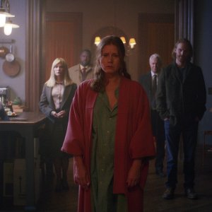 La donna alla finestra: Amy Adams, Jennifer Jason Leigh, Brian Tyree Henry e Gary Oldman in una scena